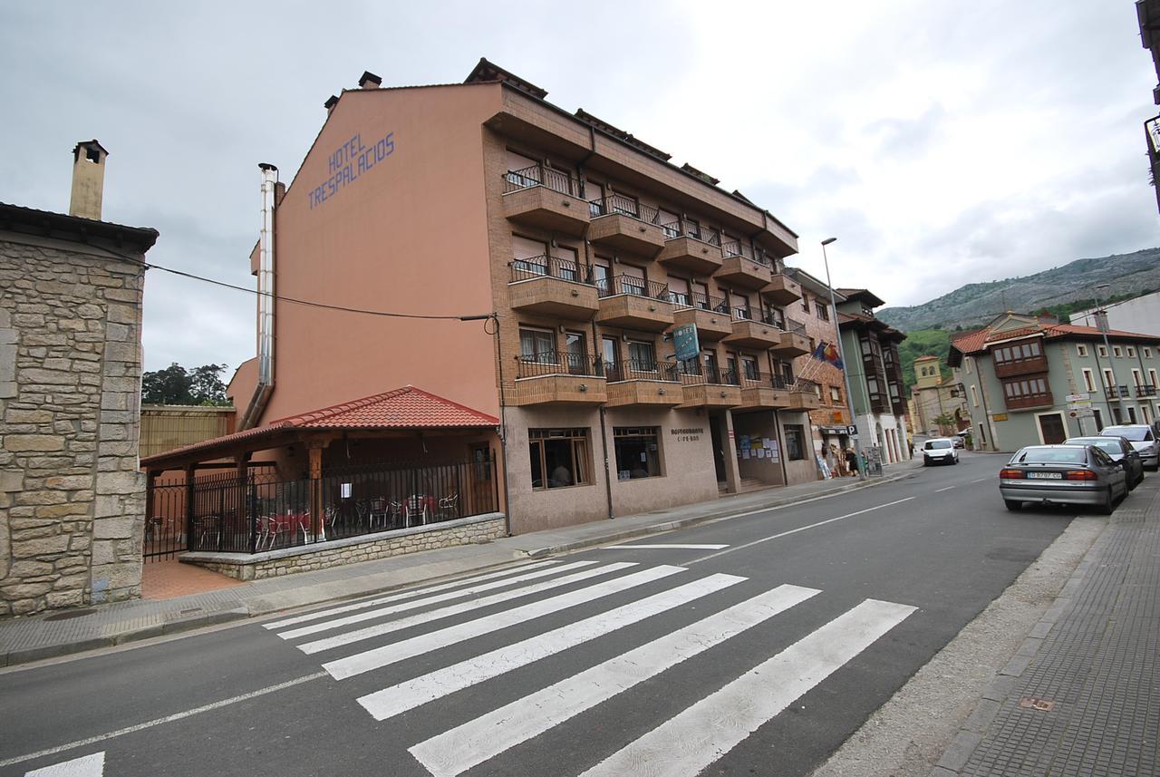Hotel Trespalacios Panes Exterior photo